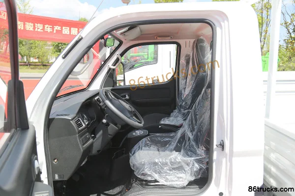 NanJun Ruibao 3.5T 4.11m single-row pure electric flatbed micro truck 4X2(6 wheels) Interior (2) | 86Trucks