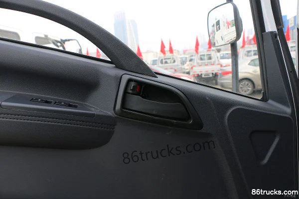 FAW Jiefang Hu VR 130 hp 4X2(6 wheels) 3.37m double-row flatbed truck (China VI) Cab (3) | 86Trucks
