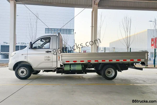 BAW Jingka T7 Comfort Edition 2.0L 122hp 4X2(6 wheels) CNG 3.3m Single Row Flatbed Micro Truck (China VI) Exterior (3) | 86Trucks