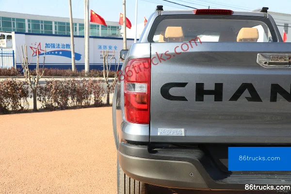 Changan Lantuo 2023 Leading Edition 2.0L gasoline 233 hp automatic four-wheel drive standard wheelbase double-row pickup Official Photos (3)