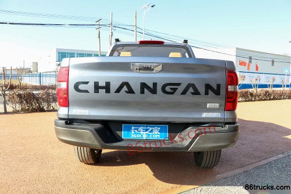 Changan Lantuo 2023 Leading Edition 2.0L gasoline 233 hp automatic four-wheel drive standard wheelbase double-row pickup Official Photos (2)