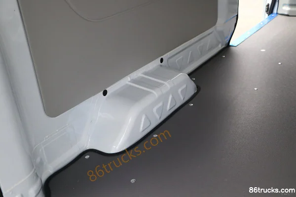 SRM Xinyuan New Haishi EV 4.5m Pure Electric Multi-Purpose Passenger Vehicle 40.55kWh Cargo Box (3) | 86Trucks