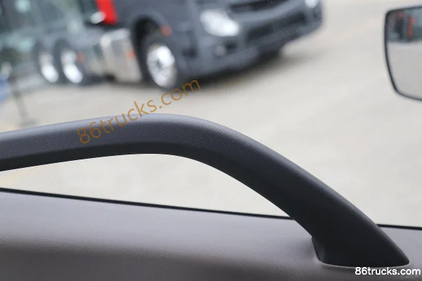 Foton Auman Oumake Zhilan 4.5T 4.17m Single Row Pure Electric Cargo Truck with Cage 100.27kWh 4X2(6 wheels) Interior (2) | 86Trucks