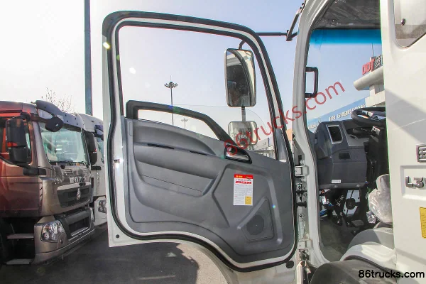 Sinotruk HOWO Dream Chaser 220hp 4X2(6 wheels) 3.99m³ Concrete Mixer Truck (Qingzhuan Brand) Cab (1) | 86Trucks