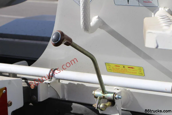 Sinotruk HOWO Dream Chaser 220hp 4X2(6 wheels) 3.99m³ Concrete Mixer Truck (Qingzhuan Brand) Body (2) | 86Trucks