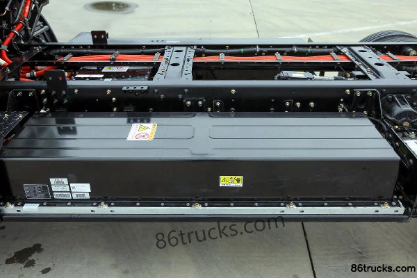 Dongfeng HV3E 4.5T 4.2m Single Row Pure Electric Panel Light Truck 81.14kWh 4X2(6 wheels) Chassis (3) | 86Trucks