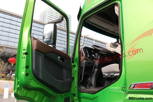 SHACMAN Commercial Vehicle Xuande Wing 6 Standard Load Edition 240hp 4X2(6 wheels) 6.75m Van Cargo Truck (China VI) Cab (1) | 86Trucks