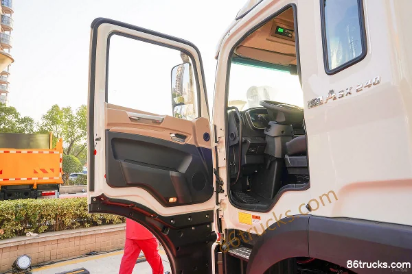 JAC Gallop A5X 240hp 4X2(6 wheels) hybrid cargo truck Interior (1) | 86Trucks