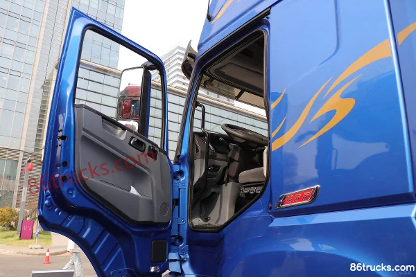 SHACMAN Commercial Vehicle Xuande Yi3L Intercity Edition 490hp 6X4(10 wheels) tractor truck (China VI) Cab (1) | 86Trucks