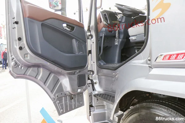 SHACMAN Commercial Vehicle Xuande Yi6 Standard Load Edition 260hp 4X2(6 wheels) 6.75m Stake Truck (China VI) Cab (2) | 86Trucks