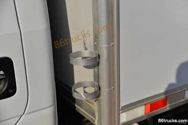 Dongfeng T5 95 hp 4X2(6 wheels) 3.4m Flammable Gas Van Truck Body (3) | 86Trucks