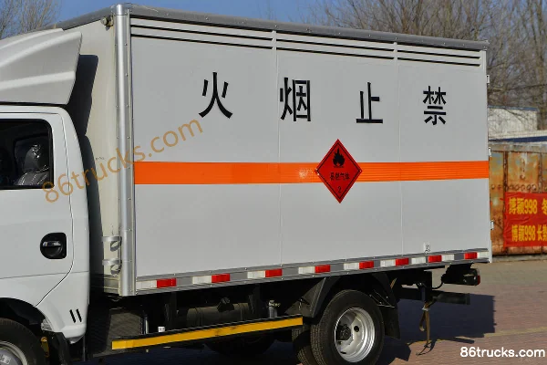 Dongfeng T5 95 hp 4X2(6 wheels) 3.4m Flammable Gas Van Truck Body (1) | 86Trucks