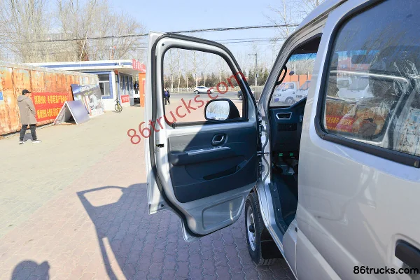 Dongfeng T3Q (formerly Xiaobawang W) 1.6L 123 hp 4X2(6 wheels) Gasoline 2.5m Double Row Flatbed Mini Truck Cab (1) | 86Trucks
