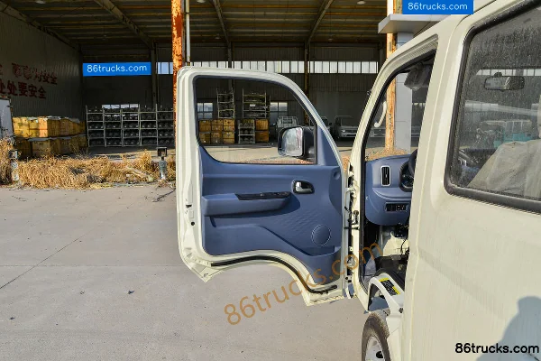 BAIC Ruixiang Boteng M3 1.6L 122 hp 4X2(6 wheels) Gasoline 2.7m Double Row Stake Micro Truck Cab (1) | 86Trucks