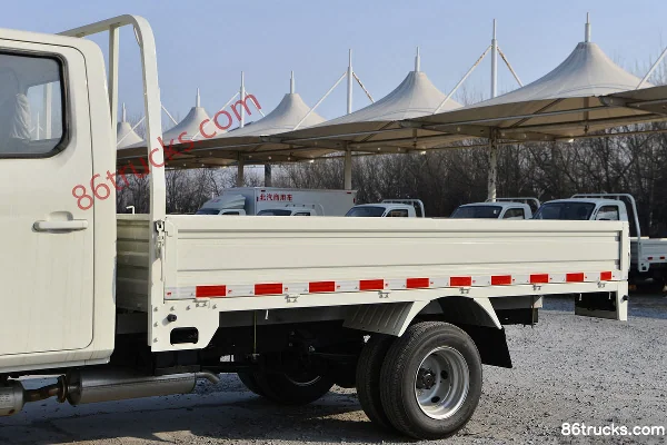 BAIC Ruixiang Boteng M3 1.6L 122 hp 4X2(6 wheels) Gasoline 2.7m Double Row Stake Micro Truck Body (1) | 86Trucks