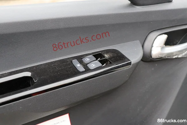 Foton King Kong S1 150 hp 4X2(6 wheels) Hook Lift Garbage Truck Cab (2) | 86Trucks