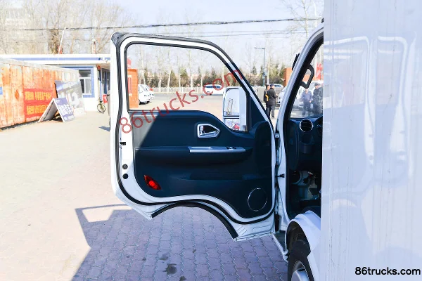 Dongfeng T5 1.5L 110hp 4X2(6 wheels) gasoline 3.1m single-row box mini truck (Mengwo 5-speed) Cab (1) | 86Trucks
