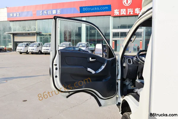 Dongfeng Xiaobawang W17 2.0L 133 hp 4X2(6 wheels) Gasoline 4.05m Single-row Van Light Truck (China VI) (Wide Track) Cab (1) | 86Trucks