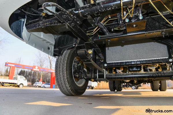 Dongfeng Xiaobawang W17 2.0L 133 hp 4X2(6 wheels) Gasoline 4.05m Single-row Van Light Truck (China VI) (Wide Track) Chassis (2) | 86Trucks