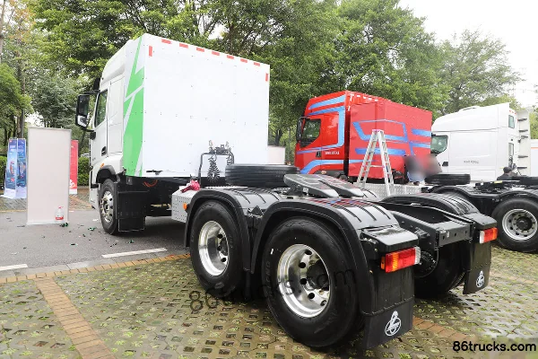 Dongfeng Liuqi Chenglong H5V 6X4(10 wheels) Swappable/Charging Pure Electric Tractor Truck 281.91kWh Exterior (3) | 86Trucks