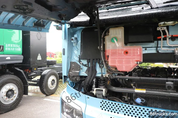 Dongfeng Liuqi Chenglong H5V 4X2(6 wheels) 6.8m Hybrid Cargo Truck 16.12kWh Chassis (3) | 86Trucks