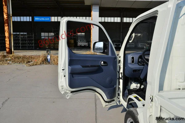 BAIC Ruixiang Boteng M3 Comfort 123hp 4X2(6 wheels) 3.71m single-row stake truck Cab (1) | 86Trucks