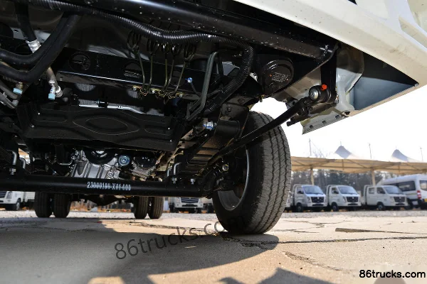 BAIC Ruixiang Boteng M3 Comfort 123hp 4X2(6 wheels) 3.71m single-row stake truck Chassis (3) | 86Trucks