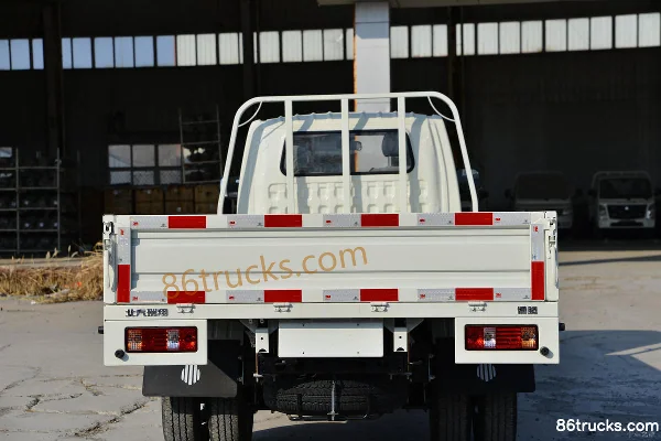 BAIC Ruixiang Boteng M3 Comfort 123hp 4X2(6 wheels) 3.71m single-row stake truck Body (3) | 86Trucks