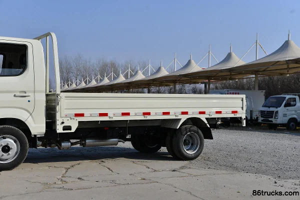 BAIC Ruixiang Boteng M3 Comfort 123hp 4X2(6 wheels) 3.71m single-row stake truck Body (1) | 86Trucks