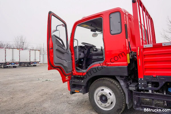 JAC Dewos V8 Big Taurus Mini 170hp 4X2(6 wheels) 5.48m semi-panel cargo truck (China VI) Cab (2) | 86Trucks