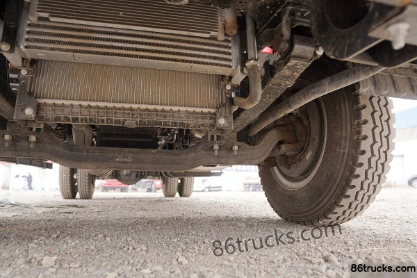 JAC Dewos V8 Big Taurus Mini 170hp 4X2(6 wheels) 5.48m semi-panel cargo truck (China VI) Chassis (3) | 86Trucks
