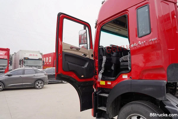 JAC Gallop A5XIII 7.8L Diesel 320hp 4X2(6 wheels) FAW Jiefang 8-Speed 6.8m Cargo Truck Cab (2) | 86Trucks