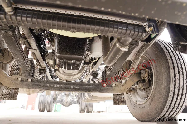 JAC Gallop A5XIII 7.8L Diesel 320hp 4X2(6 wheels) FAW Jiefang 8-Speed 6.8m Cargo Truck Chassis (3) | 86Trucks