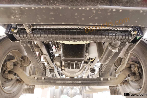 JAC Gallop A5XIII 7.8L Diesel 320hp 4X2(6 wheels) FAW Jiefang 8-Speed 6.8m Cargo Truck Chassis (1) | 86Trucks