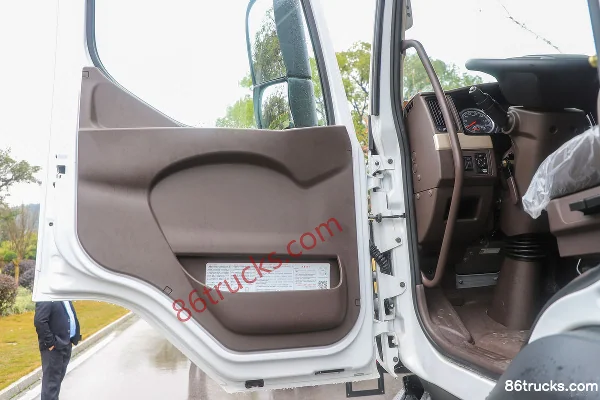 Dongfeng Liuqi Chenglong H5 8X4(12 wheels) Electric Concrete Mixer Truck 281.91kWh Cab (2) | 86Trucks