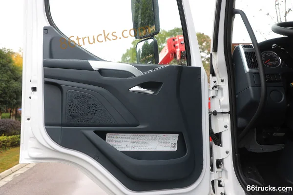 Dongfeng Liuqi nouveau Chenglong M3 4X2(6 roues) châssis de camion à ordures électrique 210,6 kWh Cabine (2) | 86Trucks