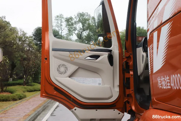 Dongfeng Liuqi Chenglong H5V 460 hp 6X4(10 wheels) AMT Automatic Tractor Truck (China VI) Cab (3) | 86Trucks