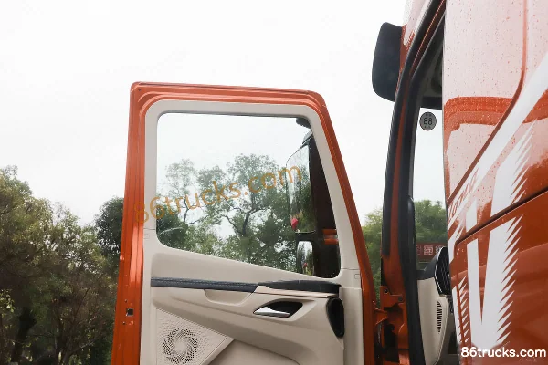 Dongfeng Liuqi Chenglong H5V 460 hp 6X4(10 wheels) AMT Automatic Tractor Truck (China VI) Cab (2) | 86Trucks