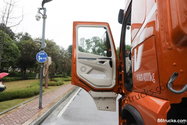 Dongfeng Liuqi Chenglong H5V 460 hp 6X4(10 wheels) AMT Automatic Tractor Truck (China VI) Cab (1) | 86Trucks