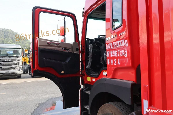 JAC Gallop A5L Heavy Truck 220hp 4X2(6 wheels) 9.61m Van Cargo Truck Cab (1) | 86Trucks