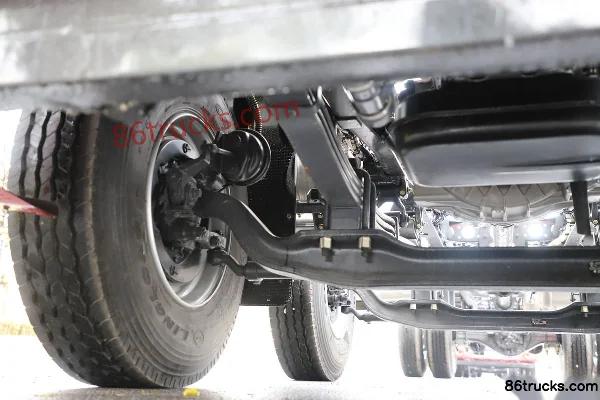 Dongfeng Liuqi Chenglong H5V 290 hp 6X2(8 wheels) 7.8 m Stake Truck (China VI) Chassis (2) | 86Trucks