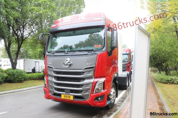Dongfeng Chenglong H7 Heavy Truck 500hp 6X4(10 wheels) CNG Automatic Tractor Truck (Hydraulic Retarder) Exterior (3) | 86Trucks