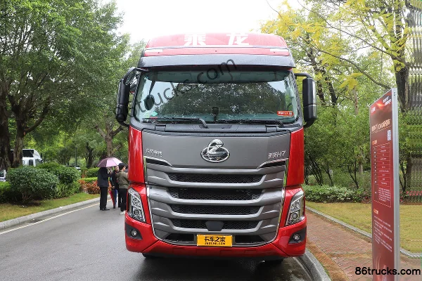 Dongfeng Chenglong H7 Heavy Truck 500hp 6X4(10 wheels) CNG Automatic Tractor Truck (Hydraulic Retarder) Exterior (2) | 86Trucks