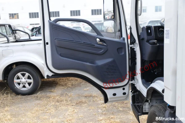 JMC Kaiyun+ Medium Body 129 hp 4X2(6 wheels) 4.2m Single Row Van Light Truck (China VI) Cab (2) | 86Trucks