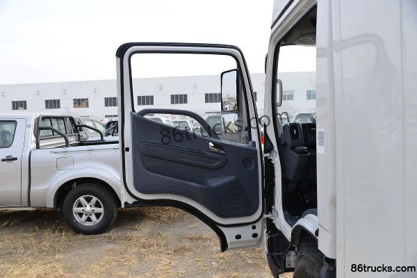 JMC Kaiyun+ Medium Body 129 hp 4X2(6 wheels) 4.2m Single Row Van Light Truck (China VI) Cab (1) | 86Trucks