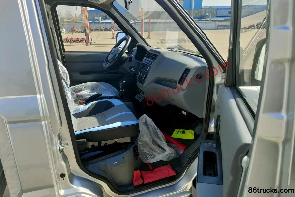 Foton Xiangling V1 116 ch 4X2(6 roues) Camion frigorifique 3,05 m (marque Shuntai) Cabine (1) | 86Trucks