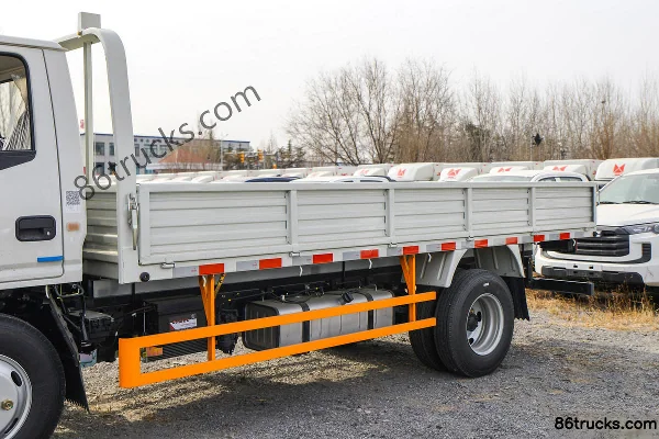 JMC Shunda Narrow Body 122hp 4X2(6 wheels) 4.22m Single-row Flatbed Light Truck (China VI) (1) | 86Trucks