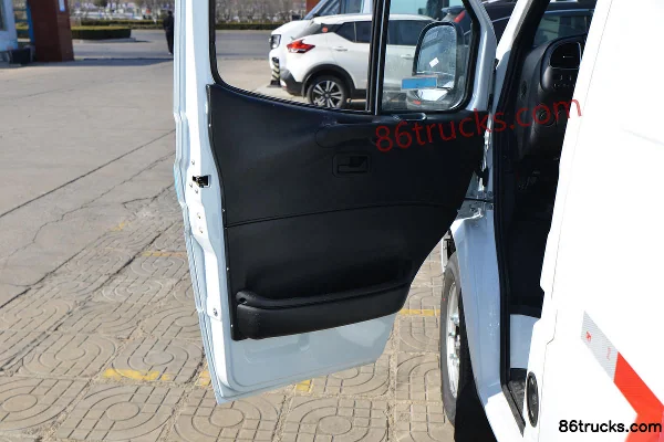 JMC Teshun 116 hp 3-Seat 2.8T Diesel Medium Roof Panel Van (China VI) Cab (2) | 86Trucks