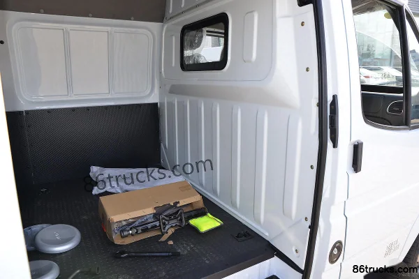 JMC Teshun 116 hp 3-Seat 2.8T Diesel Medium Roof Panel Van (China VI) Cargo Box (3) | 86Trucks