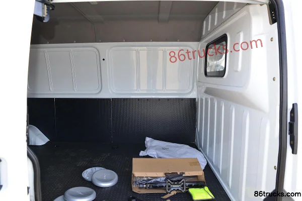 JMC Teshun 116 hp 3-Seat 2.8T Diesel Medium Roof Panel Van (China VI) Cargo Box (2) | 86Trucks